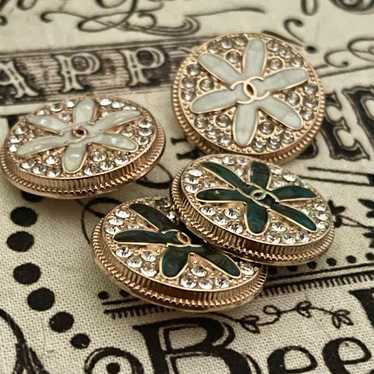 CHANELボタン CHANEL Vintage Button White Floral 26mm: Set 2 Lot #162 | eBay