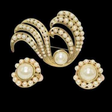 Les bernard inc. brooch/ - Gem