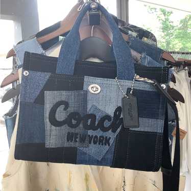 バッグ coach patchwork Denim bag signature y2k NICE Coach Vtg Y2K Denim Patchwork Whiskey Leather Trim