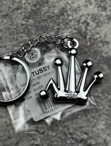 𝗞𝗔𝗣𝗘 𝗠𝗔𝗥𝗧 | The STUSSY BENT CROWN MONEY CLIP is the