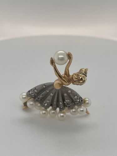René・:*バレリーナブローチ ・:* Vintage Gold-tone Ballerina Brooch With Mother of Pearl