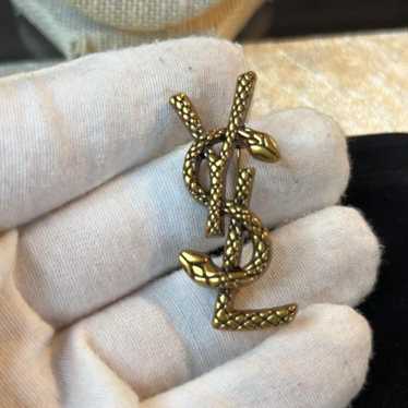 Yves Saint Laurent チャーム ブローチ Yves Saint Laurent チャーム ブローチ