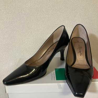 2 Pair of Ginza Kanematsu Pumps Black & Tan Aqua Belle Shoes