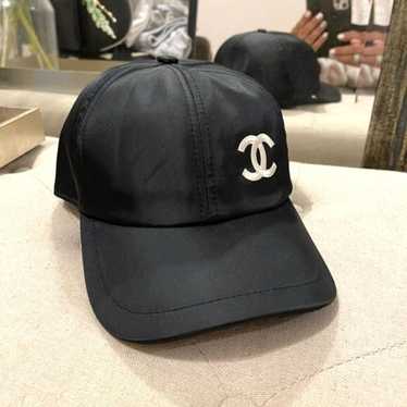 Leather hat Chanel Black size One size International in