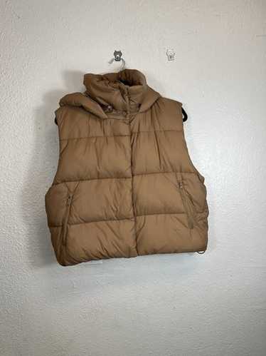 【ALO Yoga】Gold Rush パファー ベスト Cropped Gold Rush Puffer Vest - Black | Alo Yoga