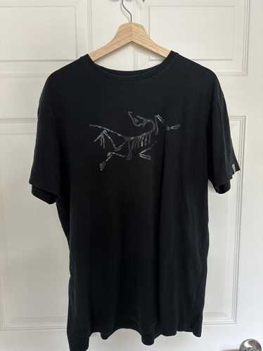【ARC'TERYX】ARC'MULTI BIRD LOGO SS T-SHIRT SEQUOIA SOLARIS Arc'teryx Arc'Multi Bird Logo SS T-Shirt White Light / FEDEX
