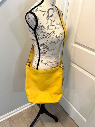 バッグ Vintage Coach Purse Shoulder Bag Yellow ✨SOLD✨ 💛 VINTAGE Coach soho Yellow/white optic Signature