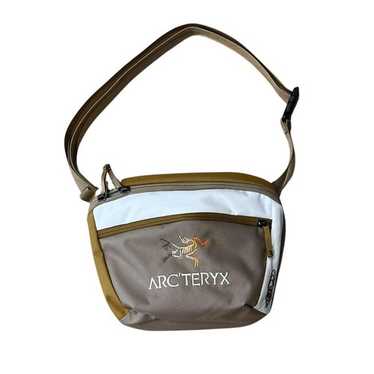 アークテリクス beams NAGOMI Mantis 2 Waist pack ARC'TERYX x BEAMS Nagomi Mantis 2 Waist Pack / Mantis 26L