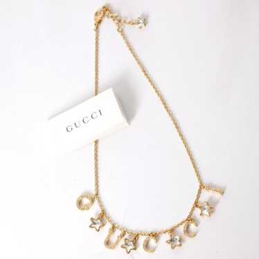 GUCCI スクリプトロゴ ネックレス スター グッチ スクリプト ロゴ スターディテール クリスタルストーン
