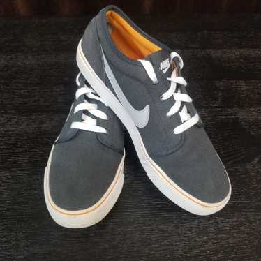 nike toki sneakers