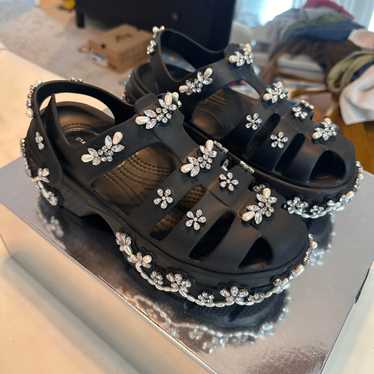 4月10日発売【Simone Rocha x Crocs】パールやクリスタルを大胆