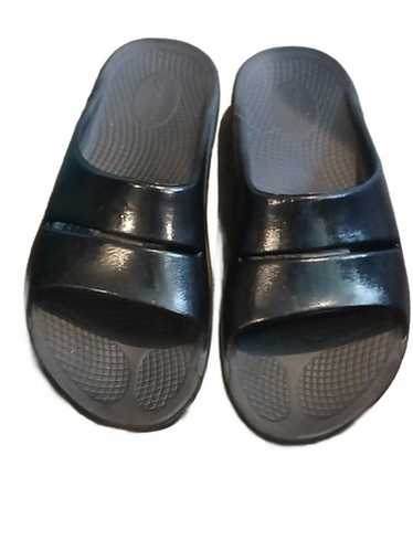 Oofos slides,w10,m8,good used condition - image 1