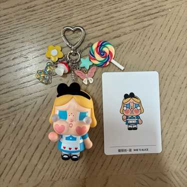 キーホルダー・アクリルキーホルダー CRYBABY Crying Again SHE'S ALICE popmart キーホルダー・アクリルキーホルダー CRYBABY Crying Again