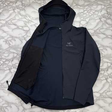 素晴らしい価格 gamma Arcteryx lt Gem - hoody ジャケット・アウター
