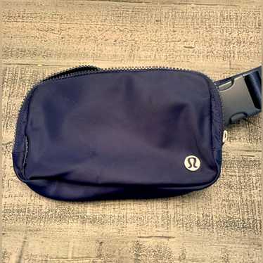 新品 ルルレモン ベルトバッグ - Navy Everywhere ベルトバッグ 1L | バッグ | Lululemon JP