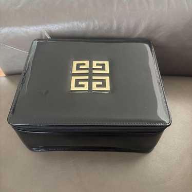 GIVENCHY 　バニティケース GIVENCHY - 新品 GIVENCHY モノグラムバニティポーチの通販 by