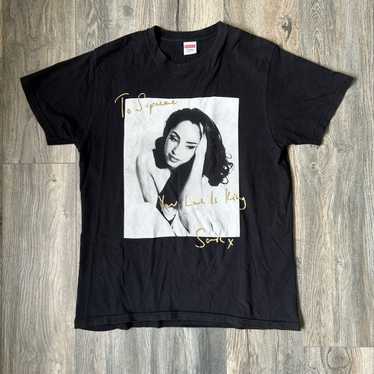 Supreme SS17 Sade Tee 黒 (Supremeステッカー付き) Supreme Sade Tee L - POIZON