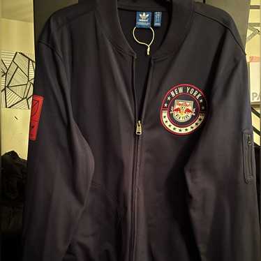 Red Bullレッドブル非売品アスリート4WAYアウタージャケット（XS相当） Red Bullレッドブル非売品アスリート4WAYアウタージャケット（XS