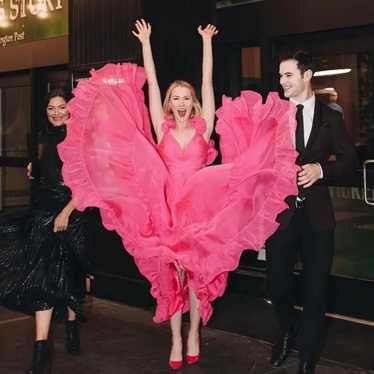 【Mac Duggal】アシンメトリー ラッフルガウン フラッター Mac Duggal Ruffle Tiered Cut-Out Chiffon Gown | Bloomingdale's