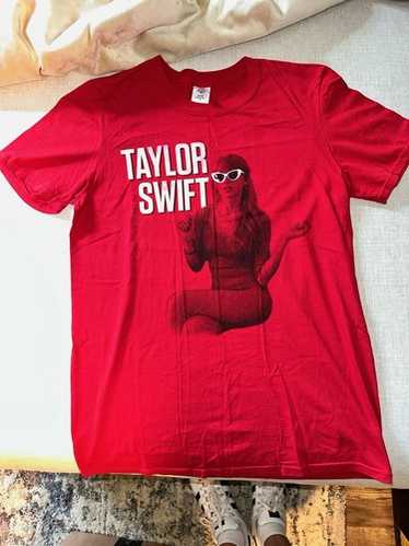 Taylor swift red t - Gem