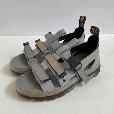 [DR.MARTENS] Pearson Egret Ajax & Bone Webbing ☆ Amazon.com | Dr. Martens Unisex Pearson Sandal, Mid Grey