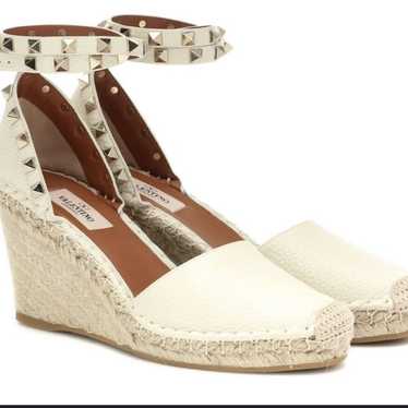 VALENTINO サンダル Rockstud leather wedge espadrilles772009 Valentino Garavani - Rame Metallic Leather Rockstud Wedge