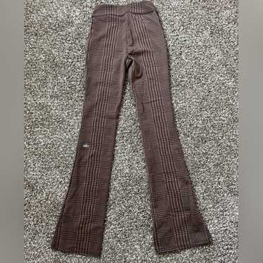 Qishloq kampiri bilan jinsiy aloqa Masturbatsiya qiluvchi qizning jinsiy yuzi