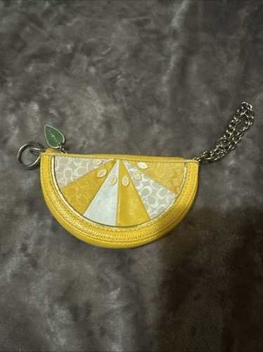 小物 COACH Charm Coin Purse Signature Lemon COACH® Outlet | Lemon Coin Case