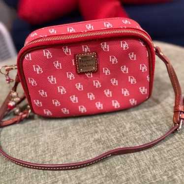 （新品）ドゥーニー＆バーク× MLB ワシントン・ナショナルズ）ポーチ 新品）Dooney&Bourke× MLB（ドゥーニー＆バーク× MLB ワシントン