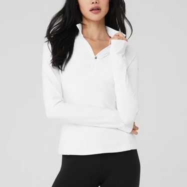 Alo Yoga（クロップド フーディー）アイボリーホワイト サイズS Muse Hoodie - Ivory | ALO