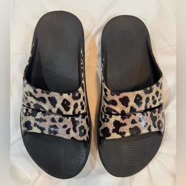 ◆OOFOS◆ OOAHH LUXE LEOPARD 5002535496 Women's Oofos, OOahh Luxe Slide Sandal ‐ Peltz Shoes