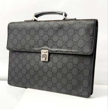 ✨美品✨GUCCI ビジネスバッグ ロゴプレート レザー ブラック ✨美品✨GUCCI ビジネスバッグ ロゴプレート レザー ブラック