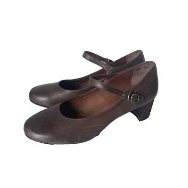 靴 MARGARET HOWELL BROGUED PUMPS Margaret Howell Brogued Pump Medallion Strap Shoes Brown