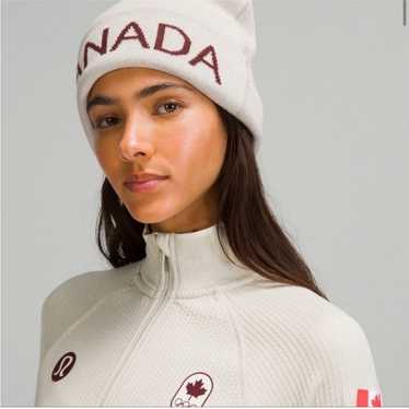レア✨Lululemon カナダ限定　フーディー Lululemon red canada - Gem