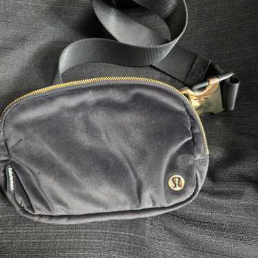 新品 ルルレモン ベルトバッグ - Navy Lululemon navy belt bag - Gem
