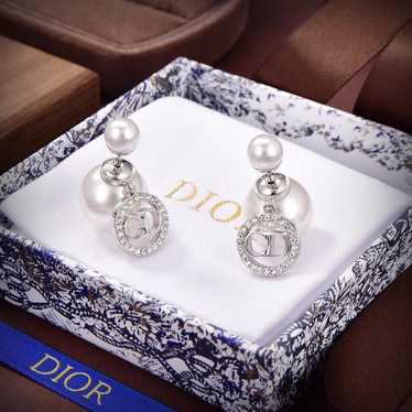 ディオール　ピアス DIOR | ピアス & イヤリング |ウィメンズ｜ディオール公式