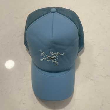 帽子 arcteryx hat Bird Word Trucker Curved Hat | Arc'teryx