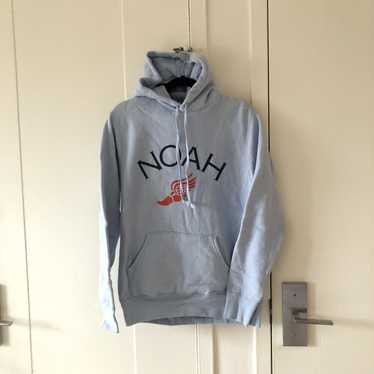 【NOAH】 WING FOOT CORE LOGO HOODIE ユニセックス R5486 Noah x Feminist Bird Club Lightweight Hoodie - Noah