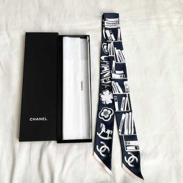 【完売間近】 (W) Chanel Slim Bandeau Silk Twill & Navy Chanel Navy Blue Pearl Print Silk Bandeau Scarf Chanel | TLC