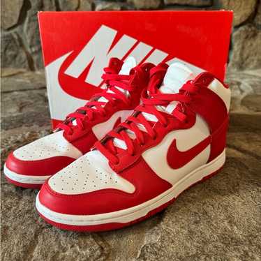 靴 NIKE DUNK HI RETRO WHITE/UniversityRED 楽天市場】NIKE DUNK HI RETRO white/university red dd1399-106