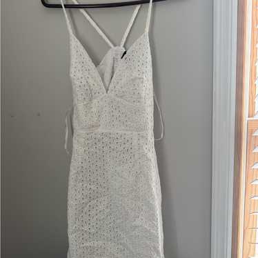 Elegant White Lace Dress - image 1