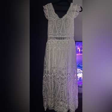 Elegant White Lace Dress - image 1