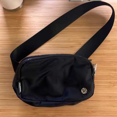 新品 ルルレモン ベルトバッグ - Navy Everywhere ベルトバッグ 1L | バッグ | Lululemon JP