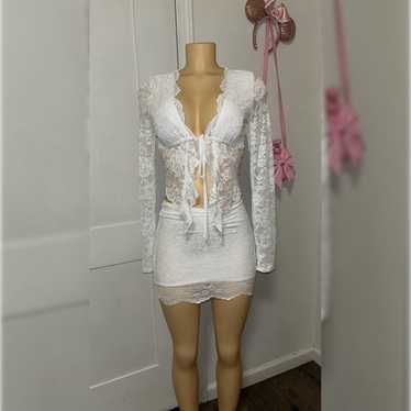 Elegant White Lace Set - image 1