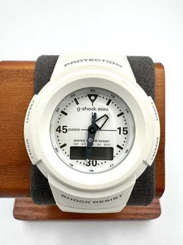 FINAL  × CASIO G-SHOCK Mini ホワイト FINAL HOME x Casio G-Shock Mini | Hypebeast