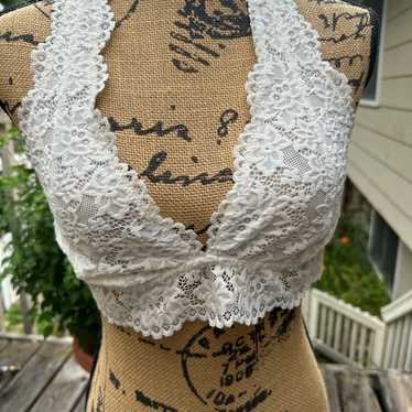 Elegant White Lace Bralette - image 1