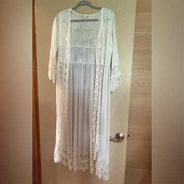 Elegant White Lace Robe - image 1