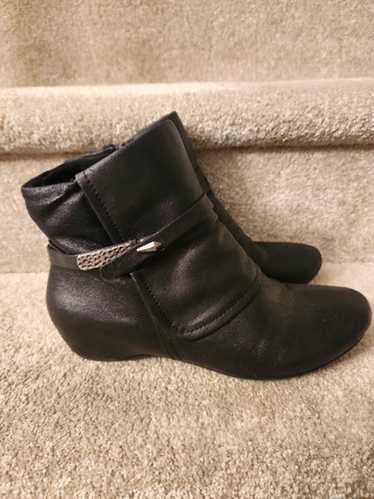 bare trap short boots