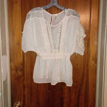 Elegant White Lace Blouse - image 1
