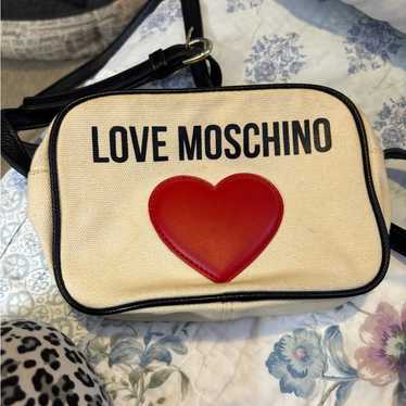 【関税込み】Moschino レッド キルティング ミュール Love Moschino Slingback in fuchsia patent leather with high